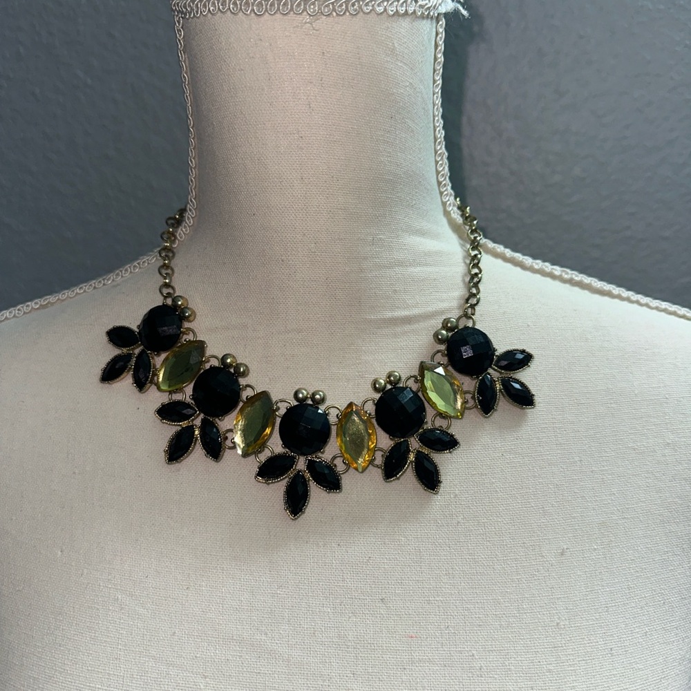 Elegant Black and Gold Necklace - Picture 1 of 1